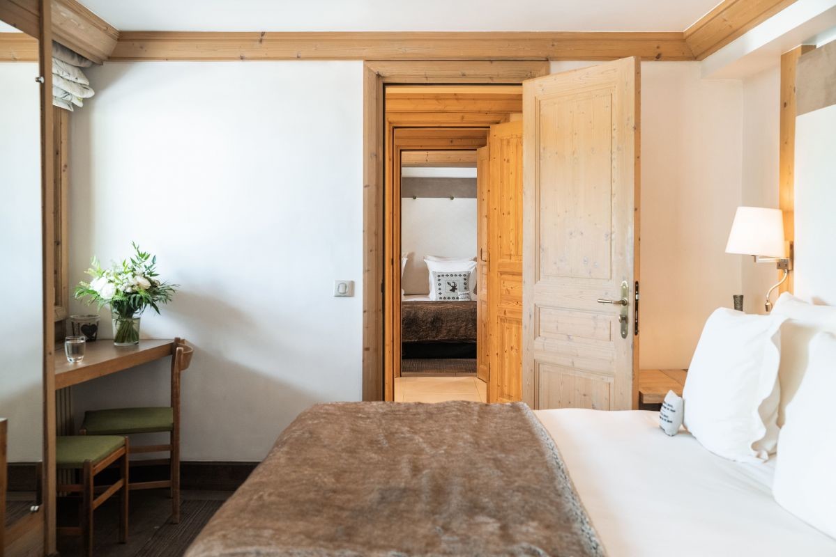 2025_suite_136-138_familiale-vallée_hotel-les-peupliers_hébergement_06©Paul-Brechu